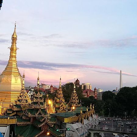 Dengba Hostel Yangon Exteriör bild