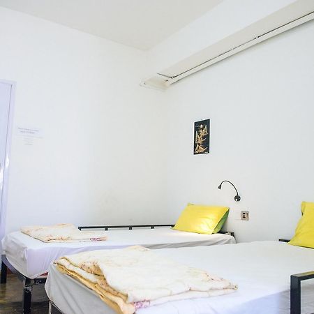 Dengba Hostel Yangon Exteriör bild