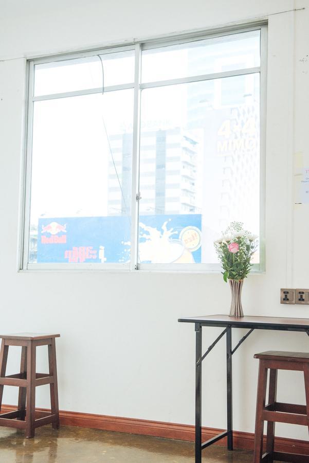 Dengba Hostel Yangon Exteriör bild