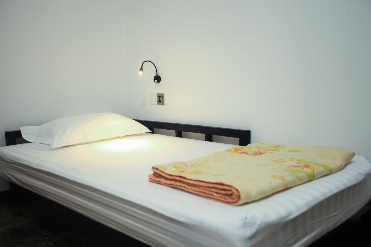Dengba Hostel Yangon Exteriör bild