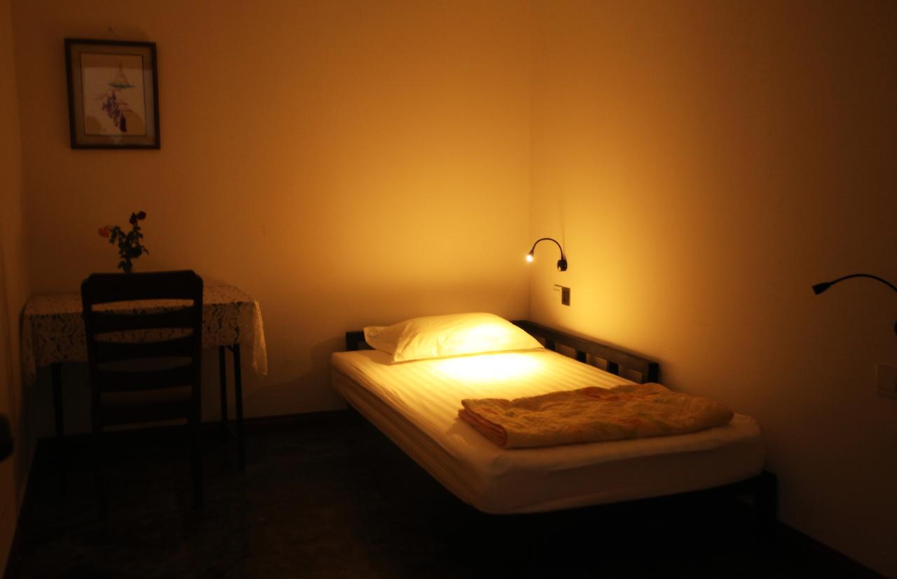 Dengba Hostel Yangon Exteriör bild