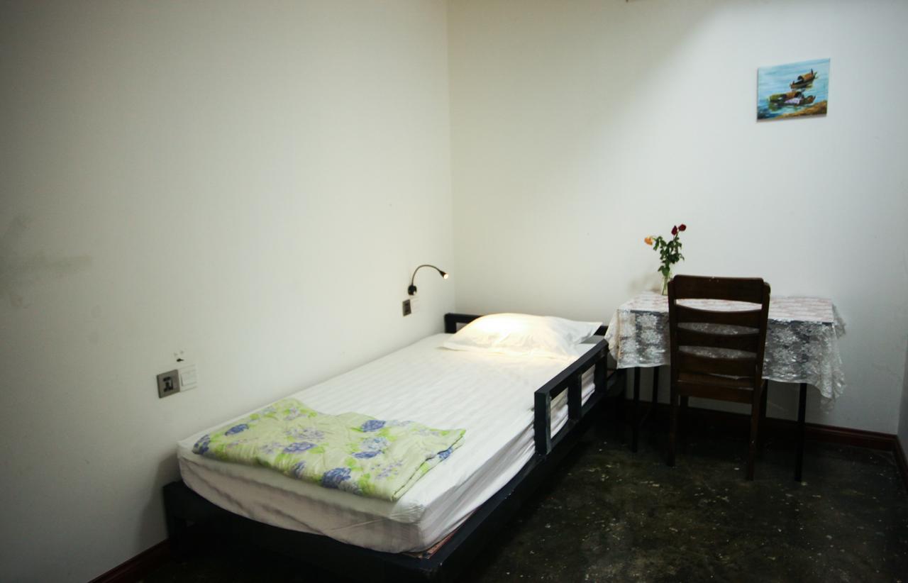 Dengba Hostel Yangon Exteriör bild