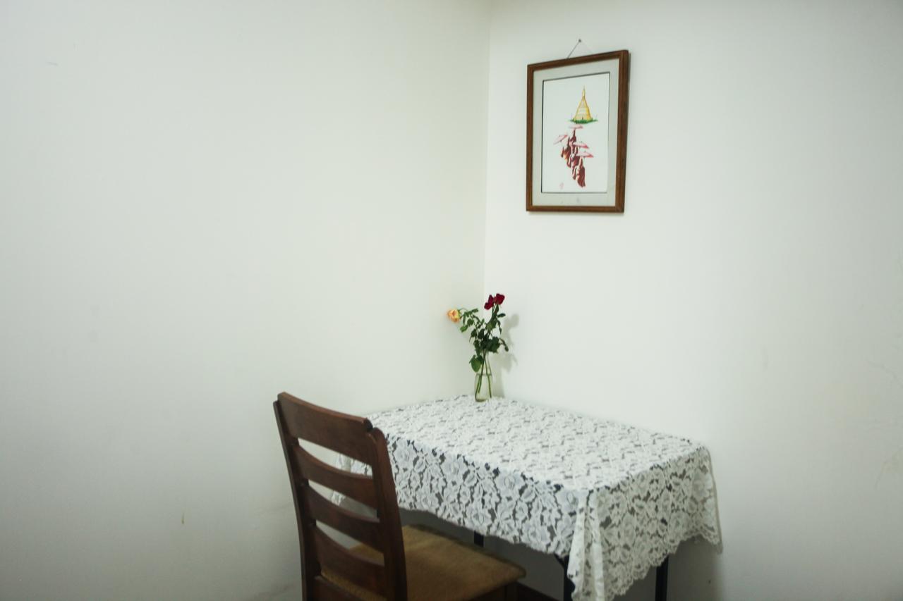 Dengba Hostel Yangon Exteriör bild