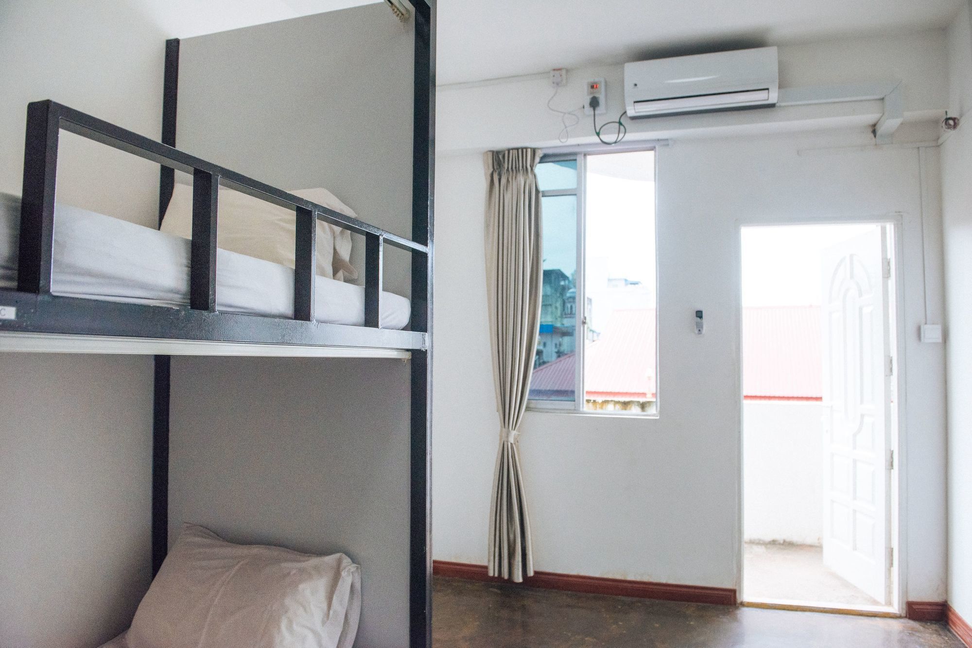Dengba Hostel Yangon Exteriör bild